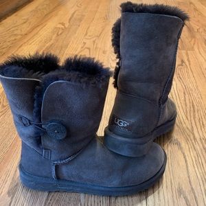Ugg Classic Bailey Botton Short Booties